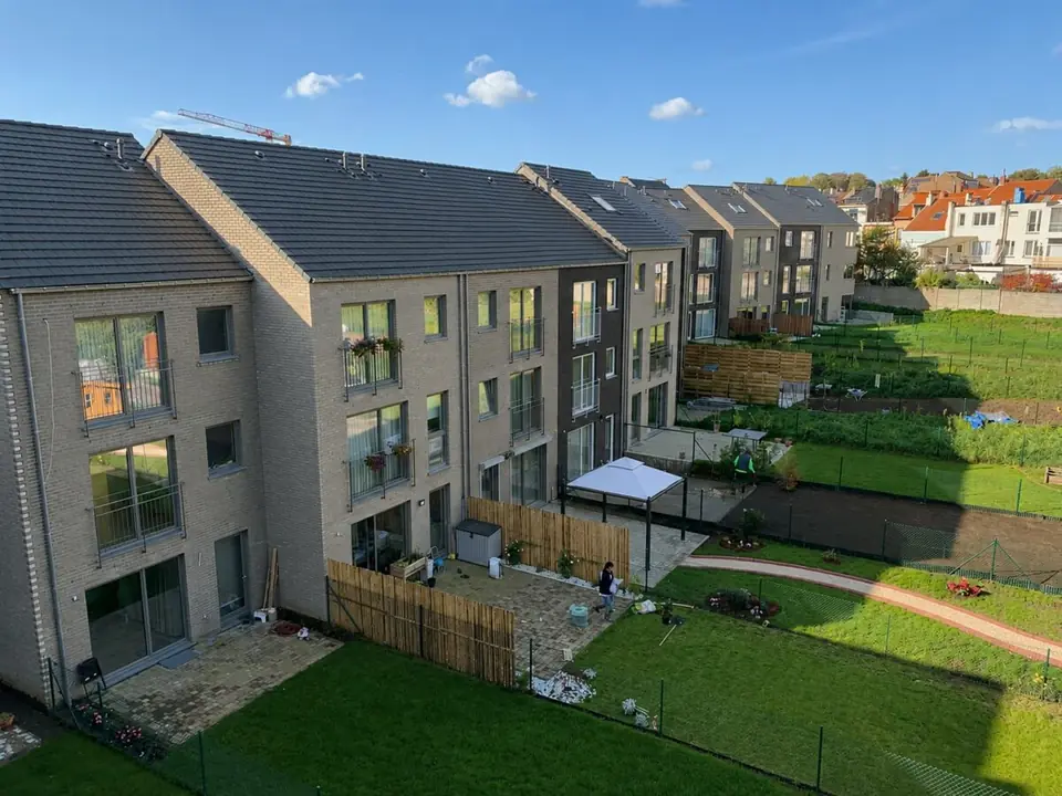 Rangée de maisons neuves avec jardins, résidence Les Amandiers